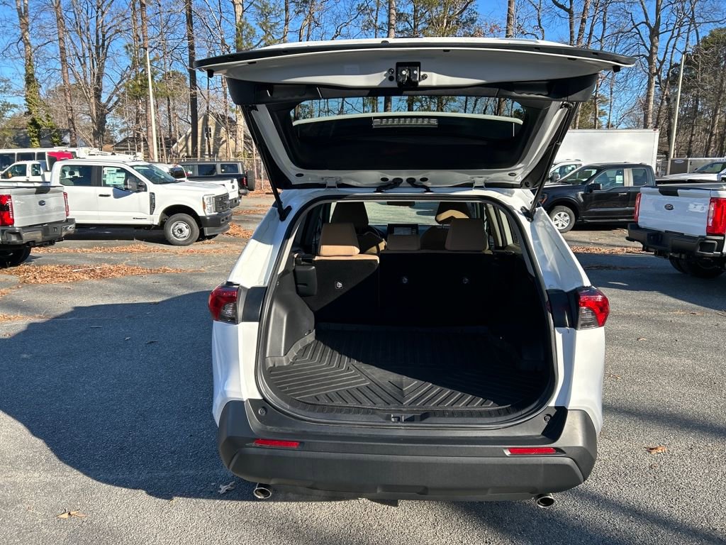 Used 2021 Toyota RAV4 LE image 28