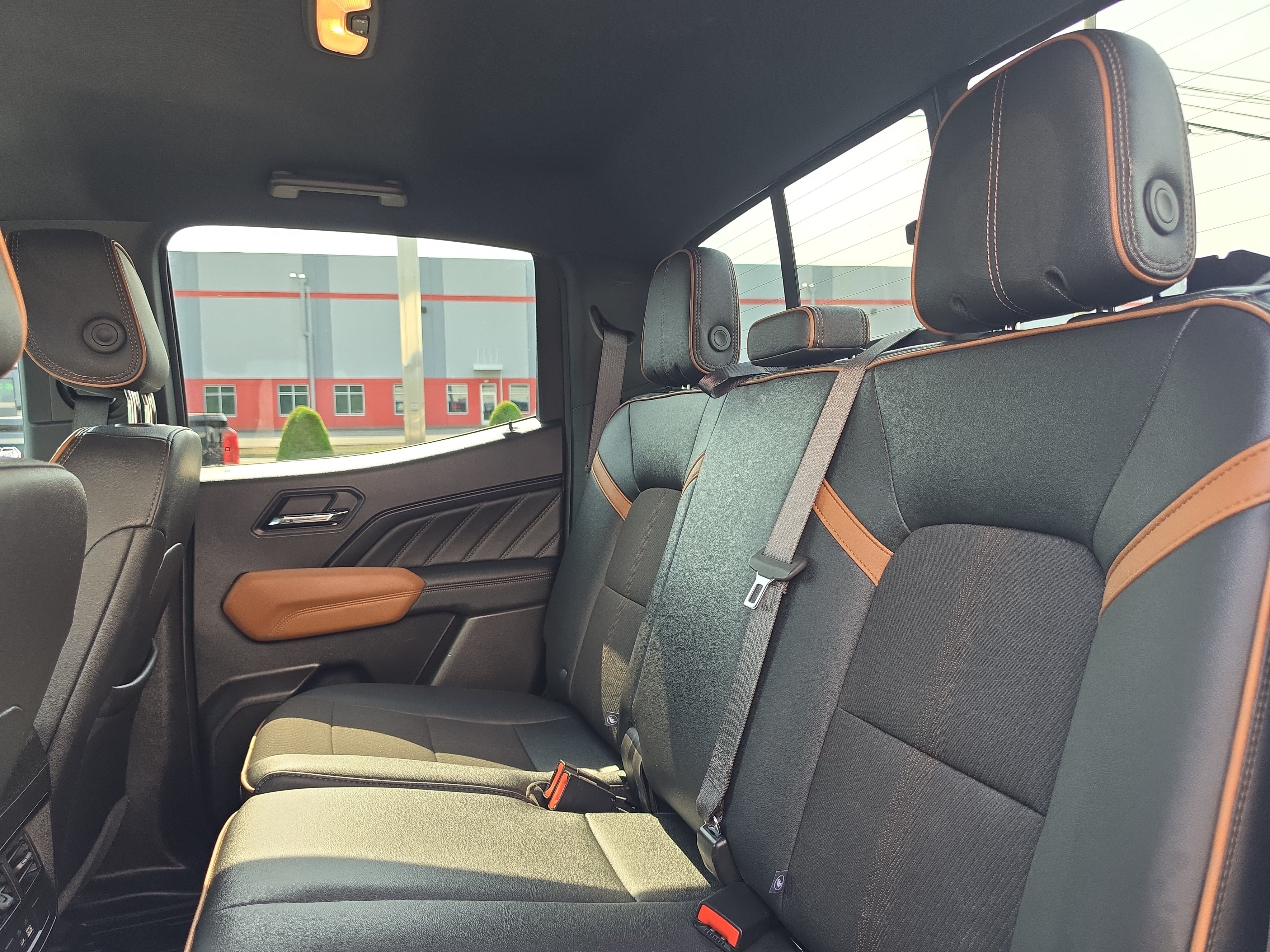 Used 2025 GMC Canyon AT4 AWD/4WD image 15