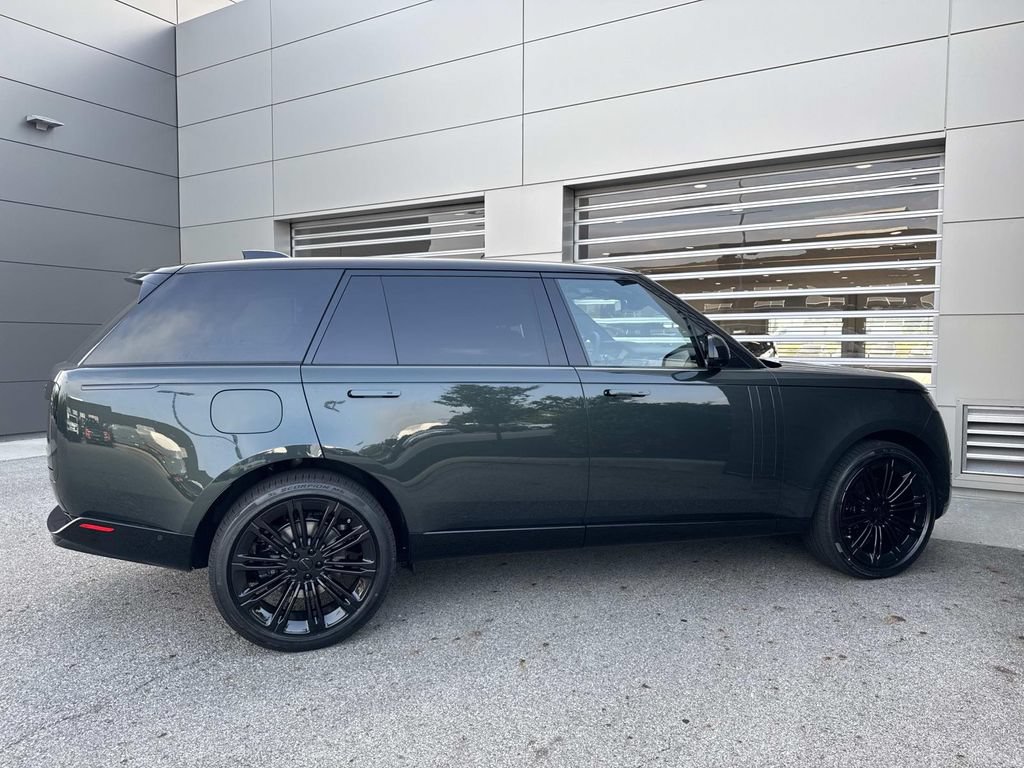 New 2026 Land Rover Range Rover Long Wheelbase SE AWD/4WD image 8