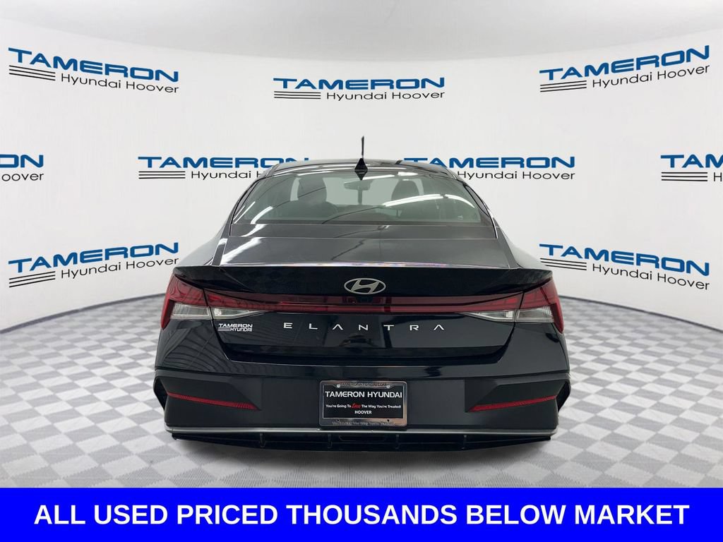 Used 2024 Hyundai Elantra SEL w/ Convenience Package FWD image 4