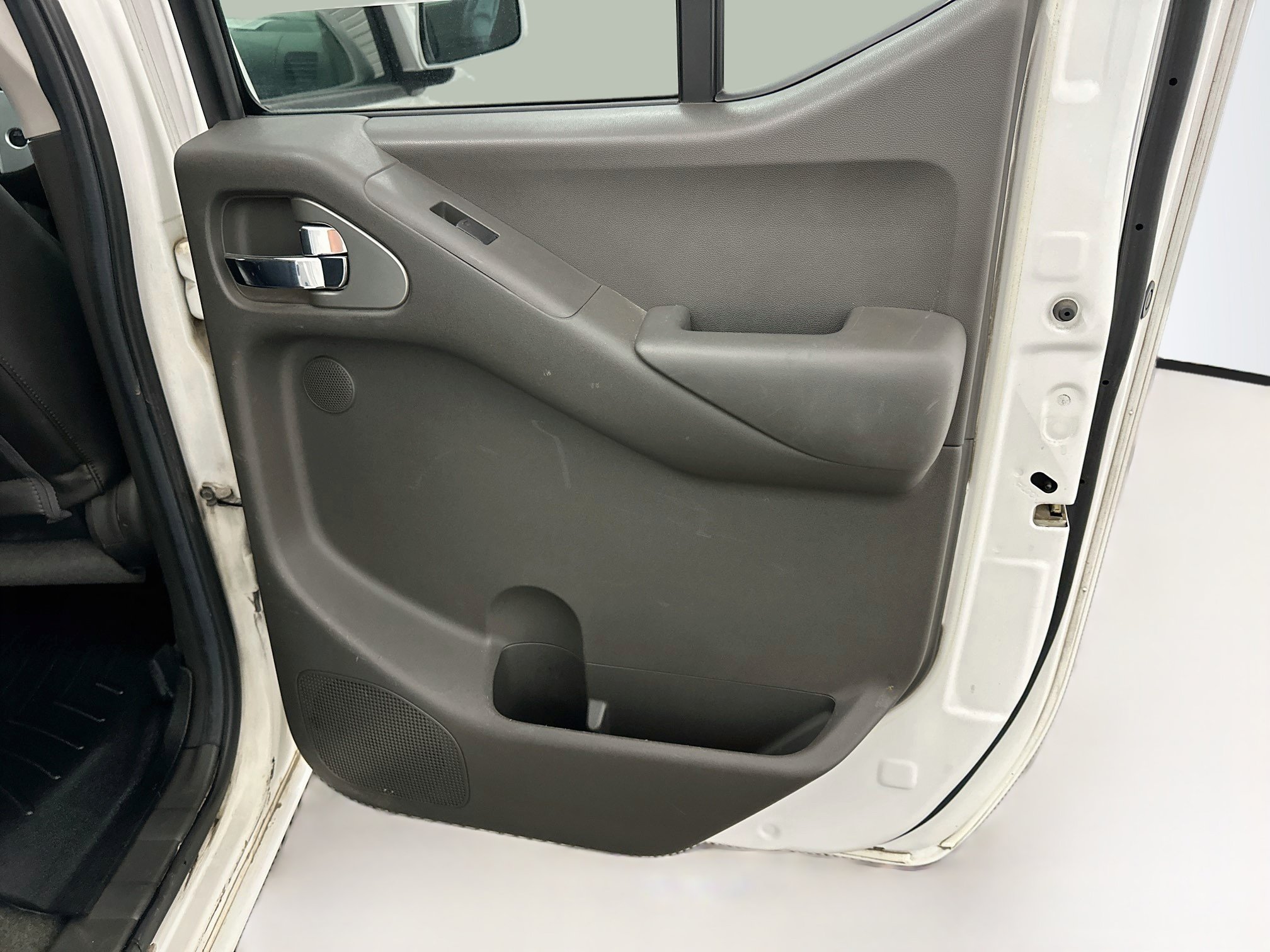 Used 2009 Nissan Frontier PRO-4X w/ Pro-4x Value Truck Pkg AWD/4WD image 28