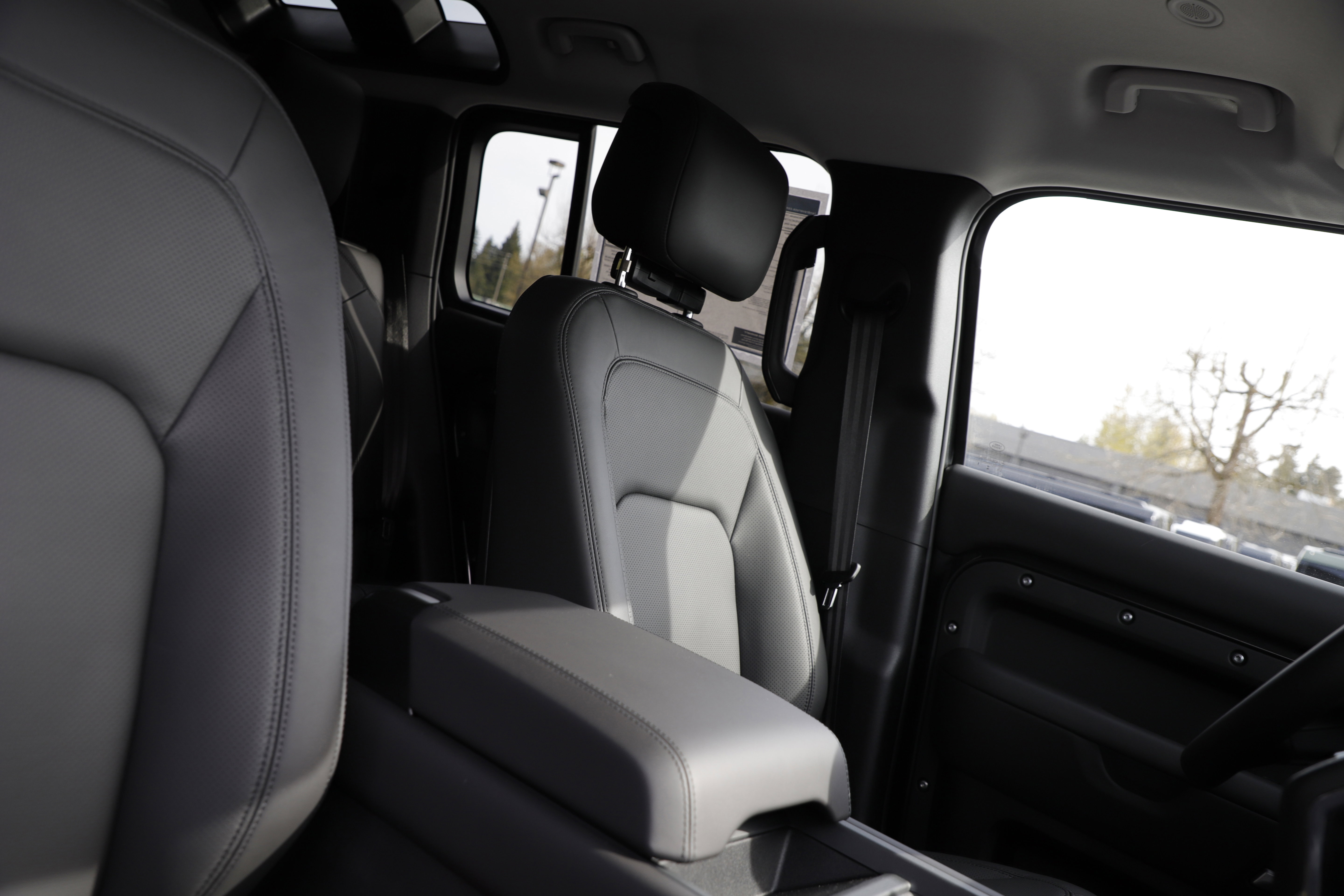 New 2026 Land Rover Defender 110 X-Dynamic SE image 11