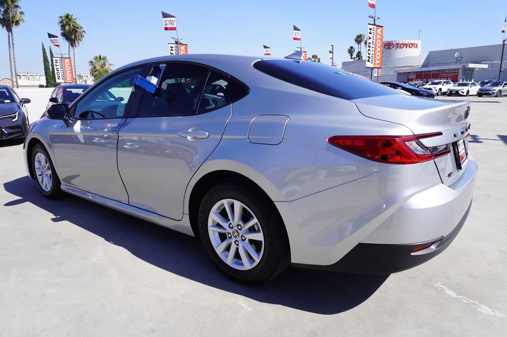 Used 2025 Toyota Camry LE image 5