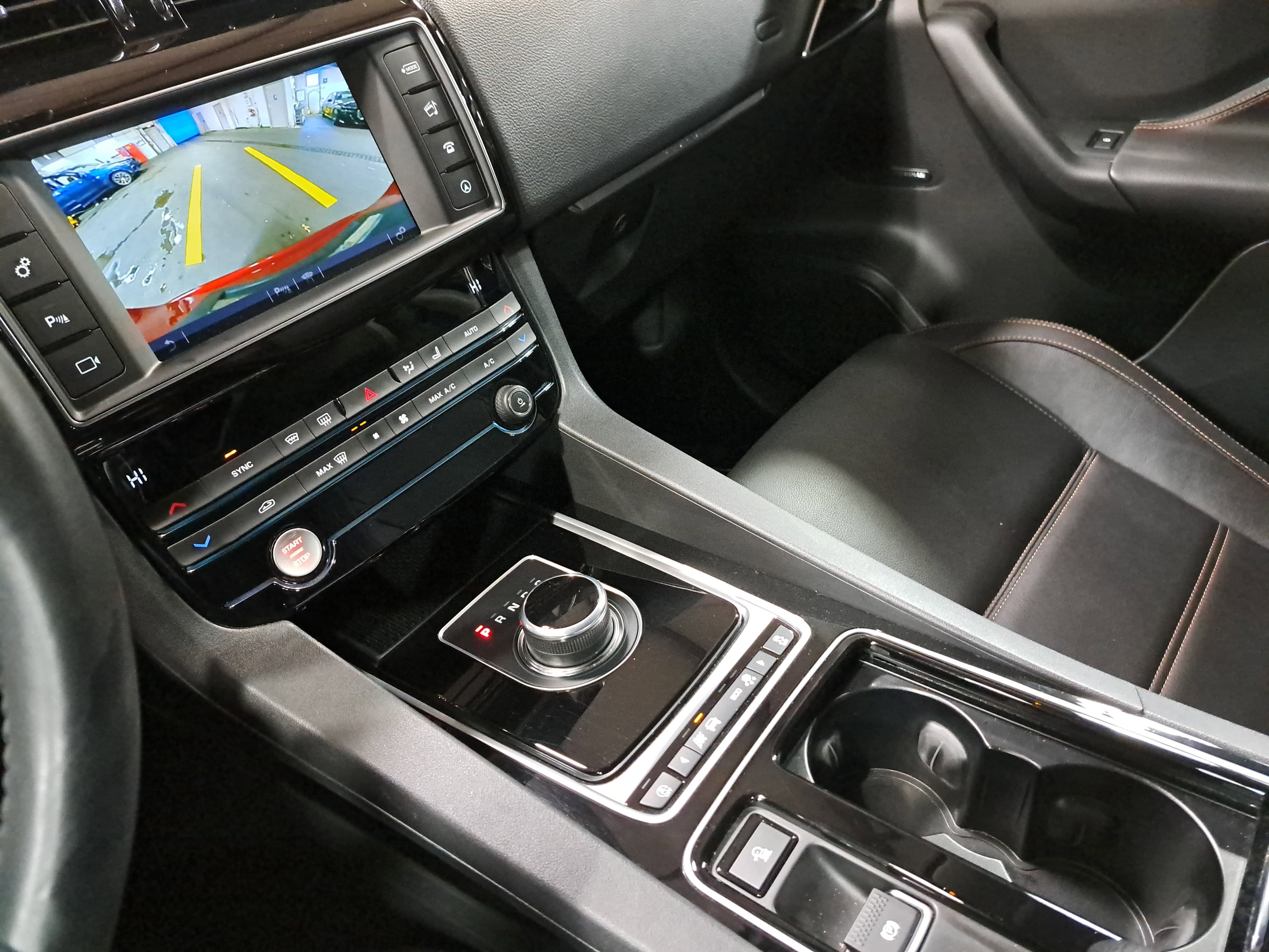 Used 2018 Jaguar F-PACE Prestige image 26