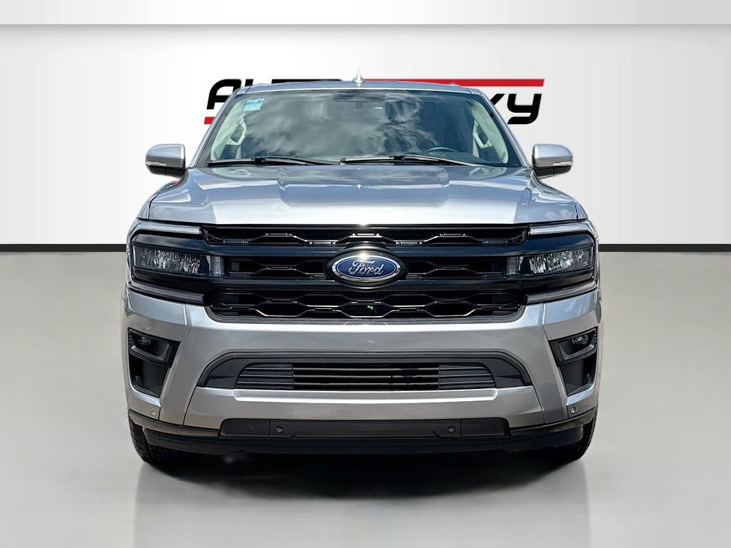 Used 2024 Ford Expedition XLT image 2