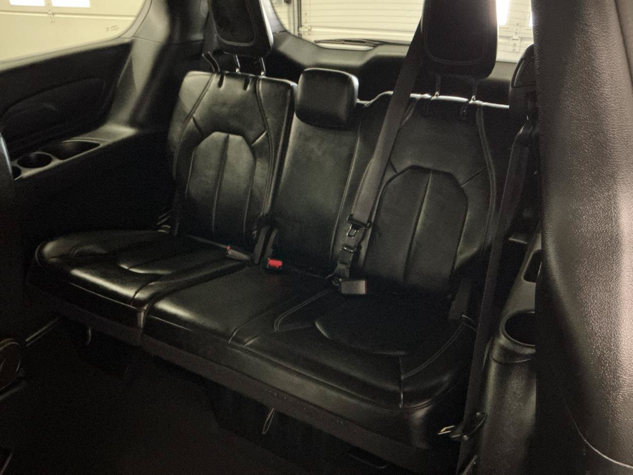 Used 2025 Chrysler Pacifica Select FWD image 11