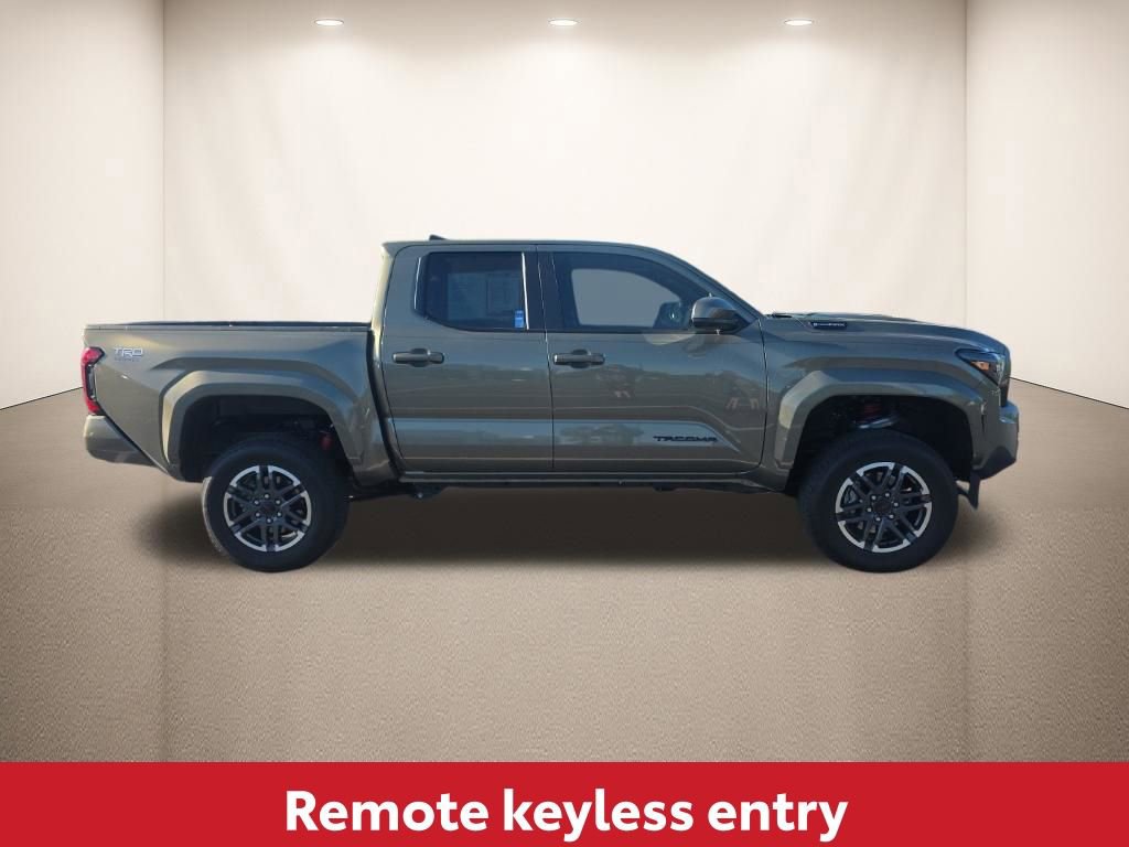 Used 2025 Toyota Tacoma TRD Sport image 4