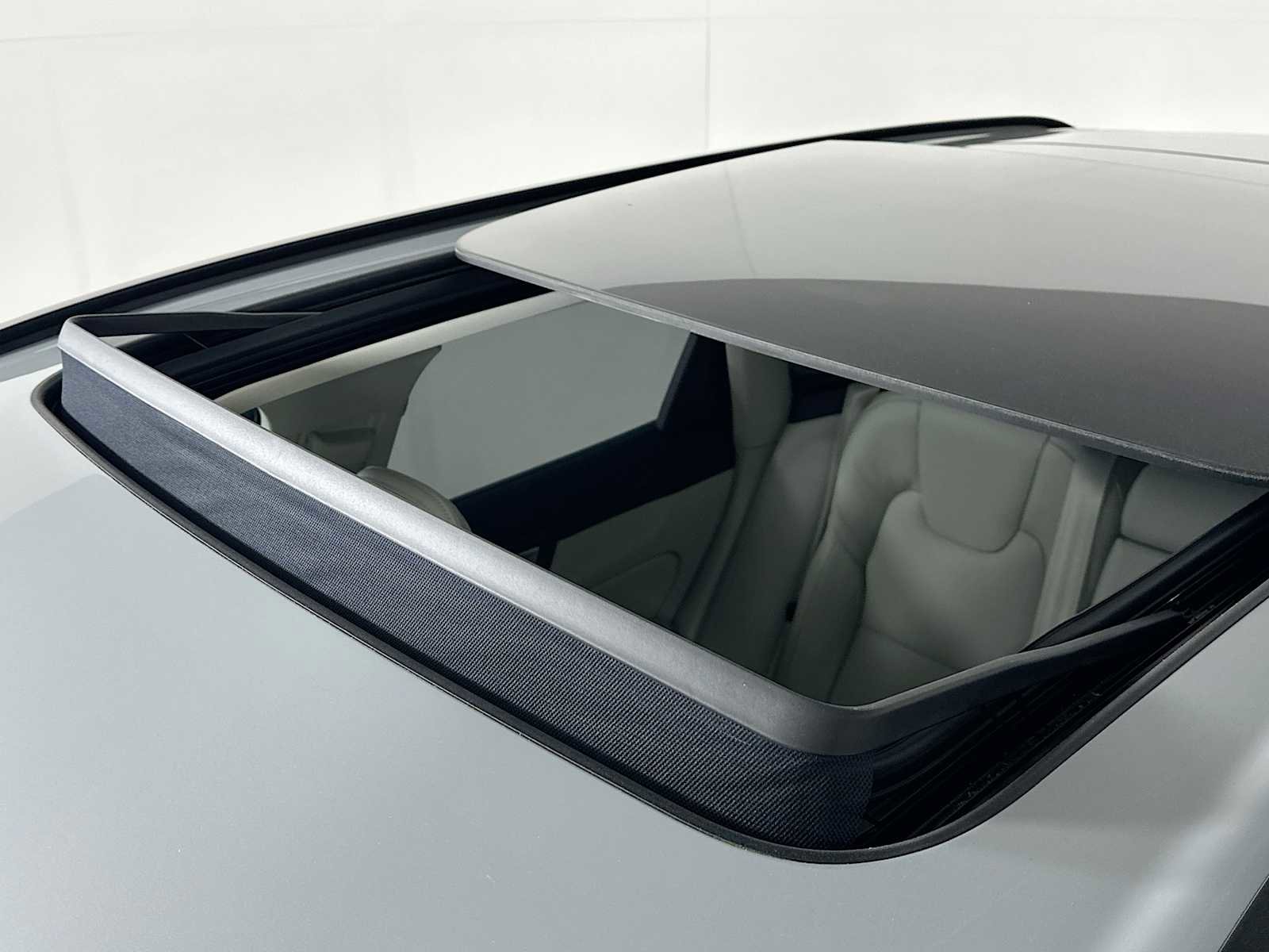 New 2026 Volvo XC60 T8 Ultra w/ Protection Package image 19