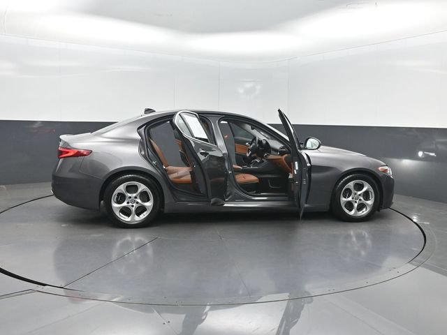 Used 2019 Alfa Romeo Giulia RWD image 39
