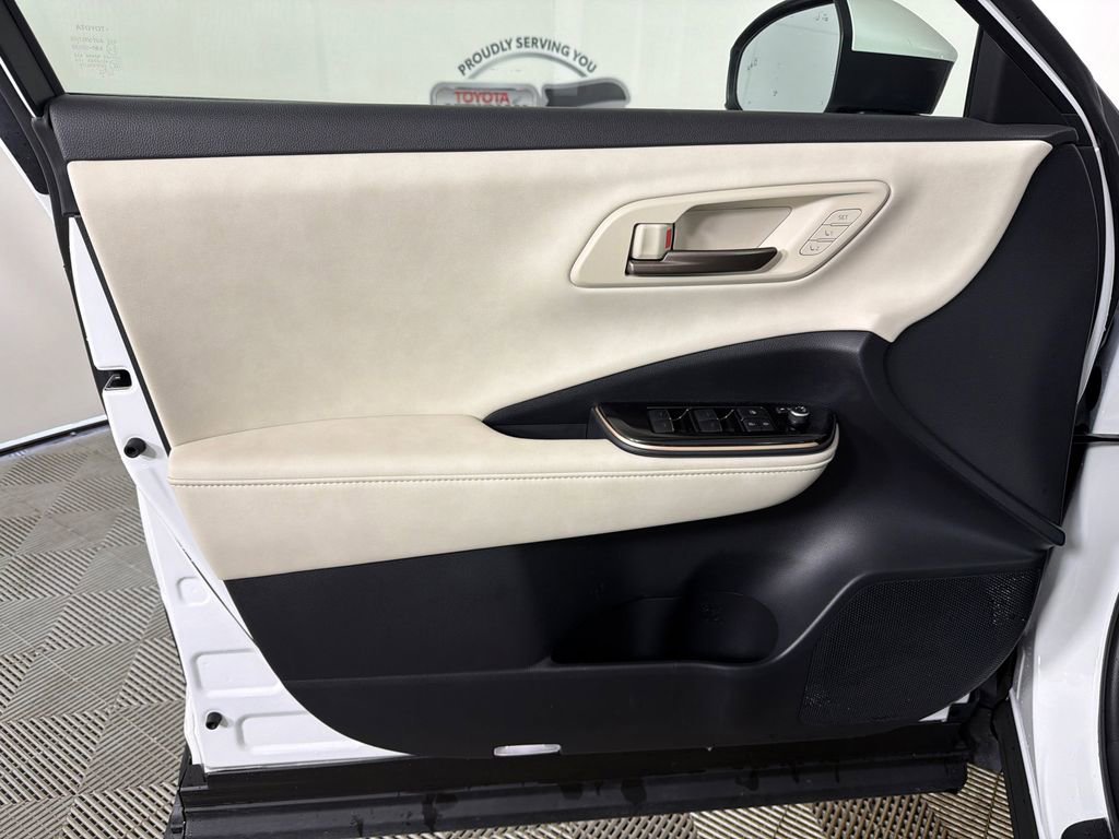 Used 2024 Toyota Crown Limited w/ Advanced Technology Package AWD/4WD image 11