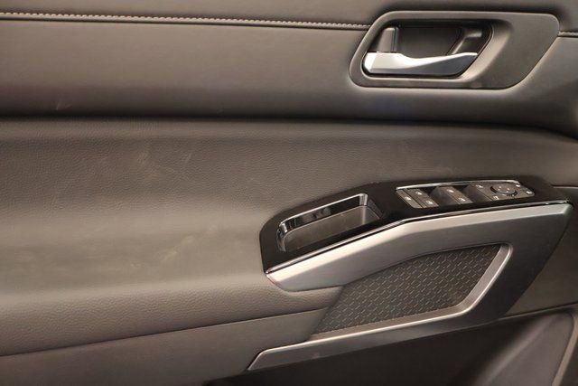 New 2026 Nissan Pathfinder SL image 9