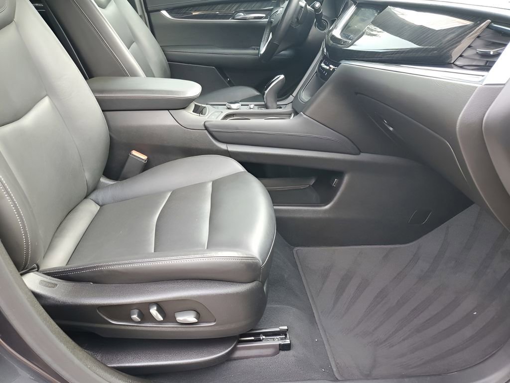 Used 2022 Cadillac XT6 Premium Luxury image 20