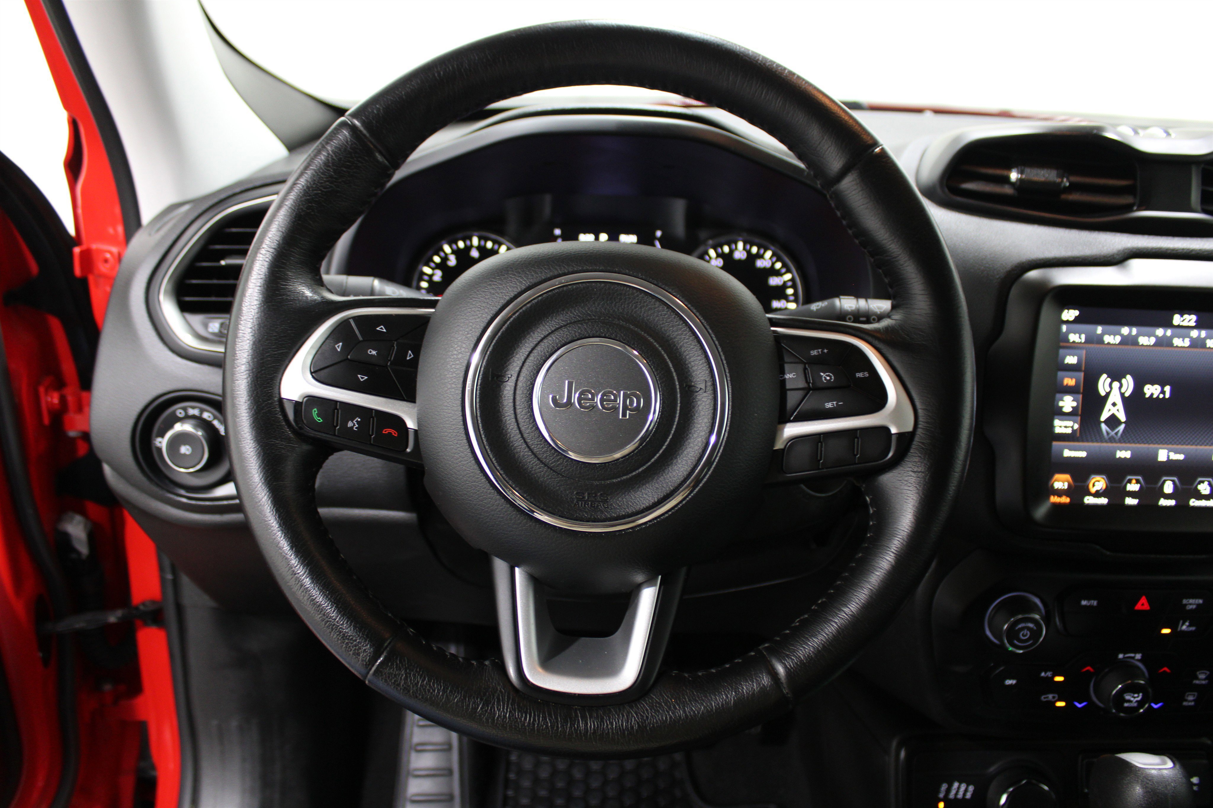 Used 2023 Jeep Renegade Latitude w/ Premium Group image 9