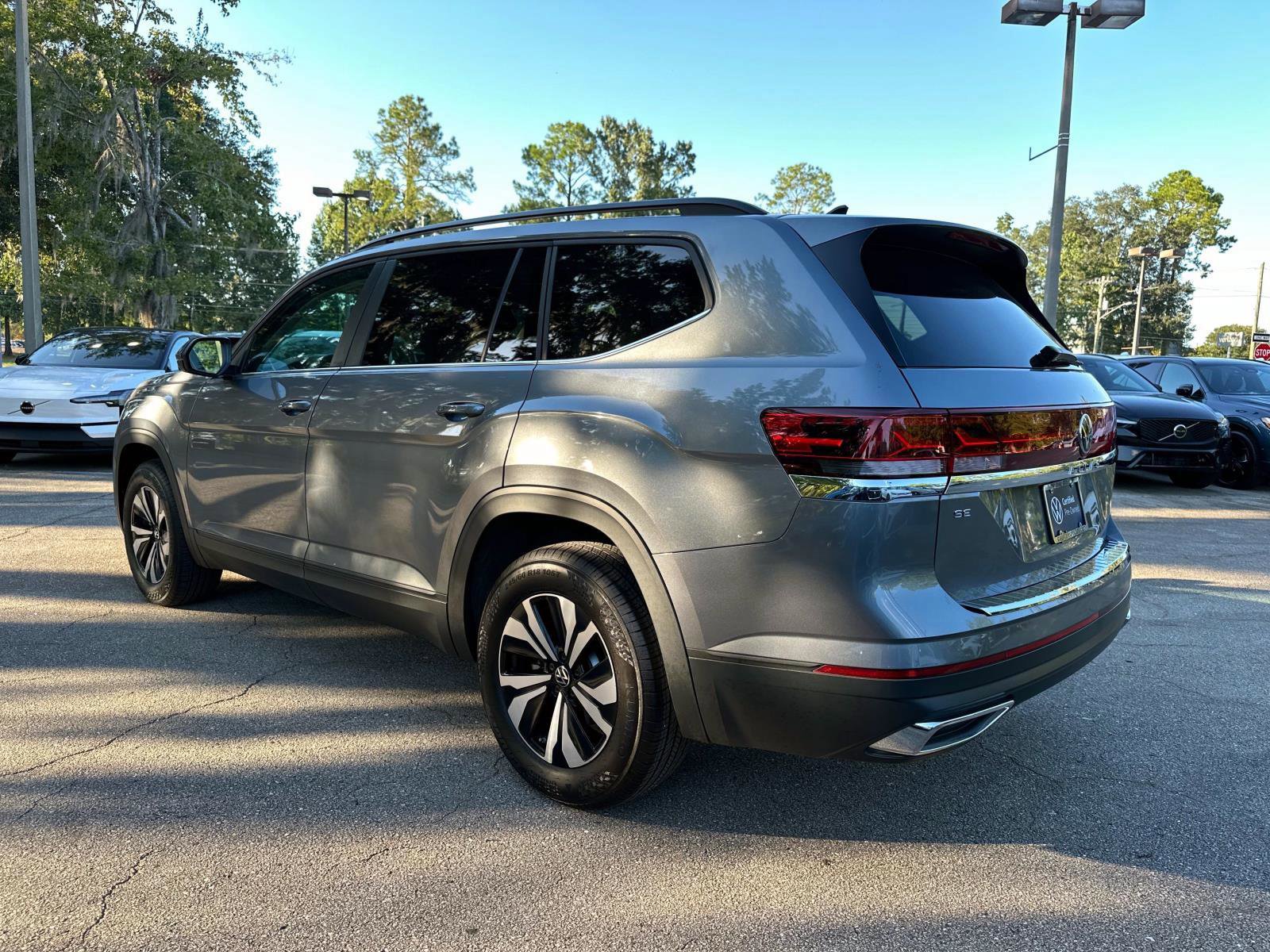 Certified 2025 Volkswagen Atlas SE image 5