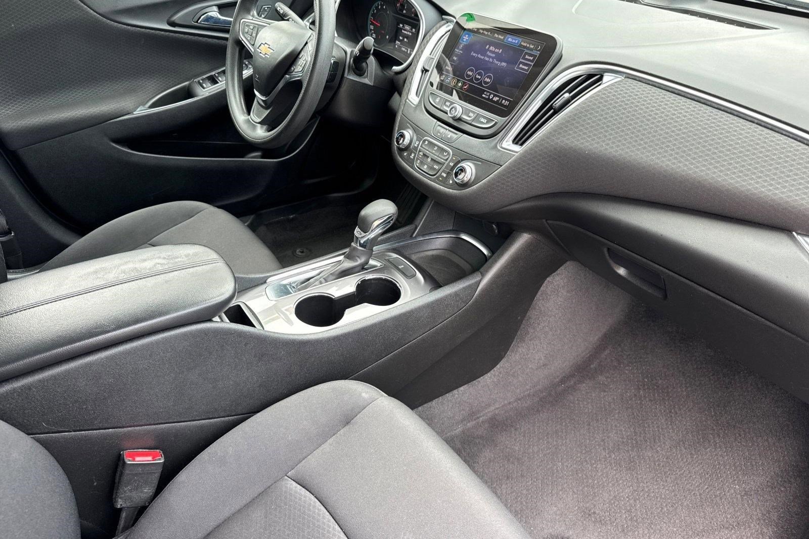 Used 2021 Chevrolet Malibu LT image 31