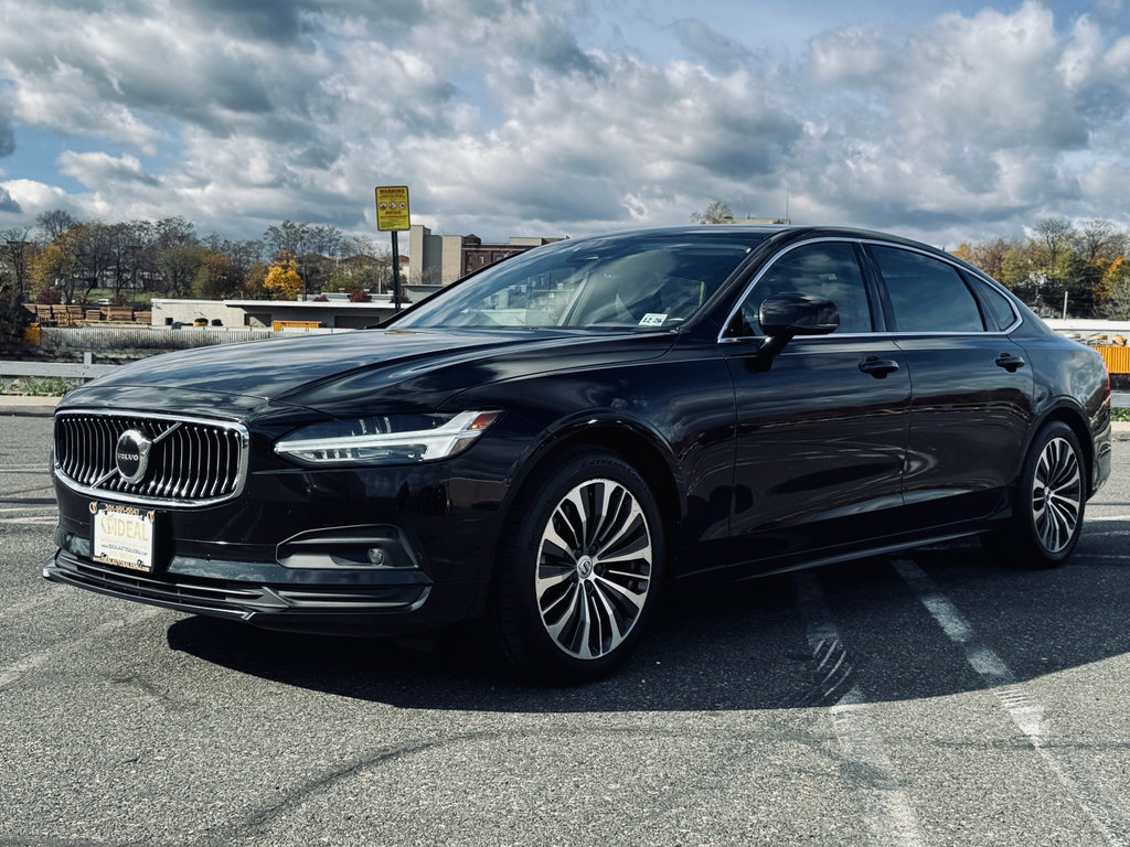 Used 2022 Volvo S90 B6 Momentum image 3