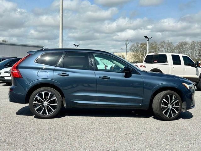 Used 2024 Volvo XC60 B5 Plus image 5