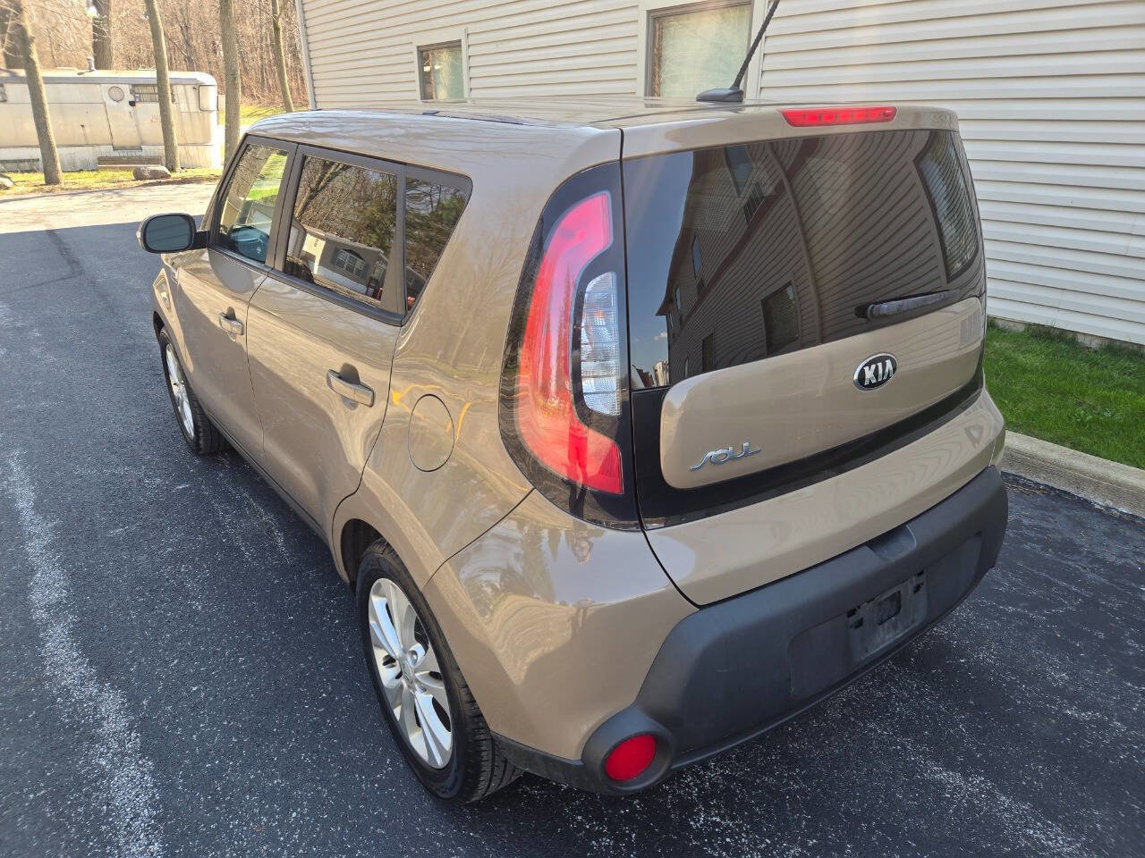 Used 2014 Kia Soul + image 7
