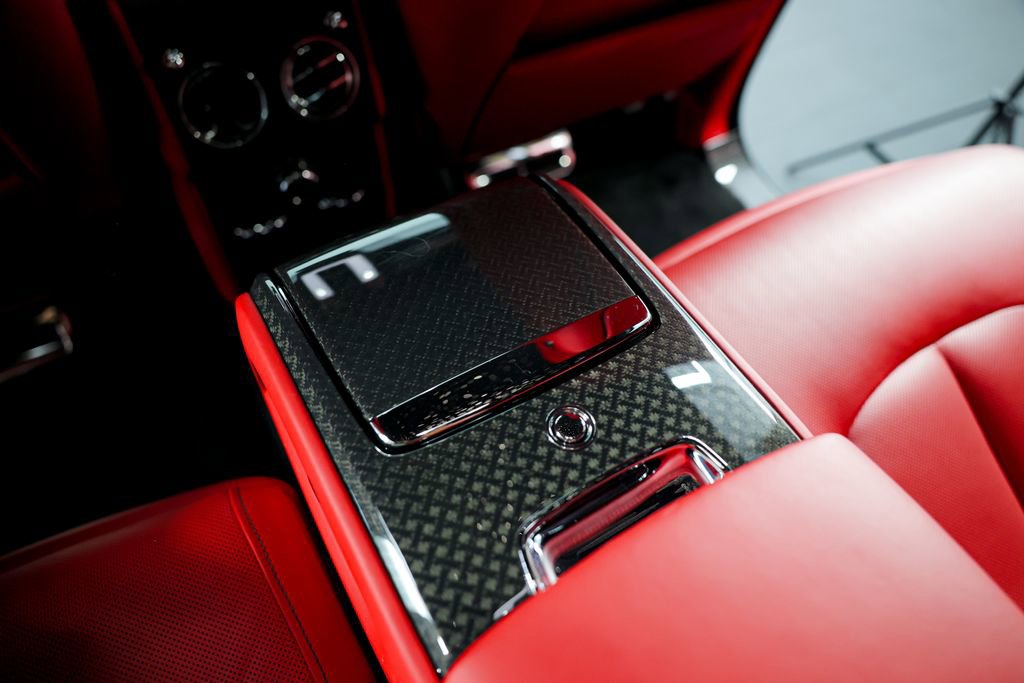 Used 2022 Rolls-Royce Cullinan Black Badge w/ Dark Exterior Package image 37