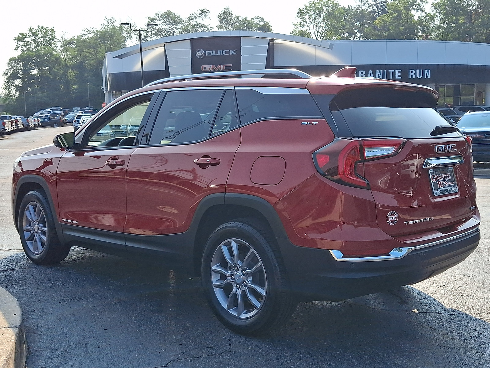 Used 2023 GMC Terrain SLT AWD/4WD image 4