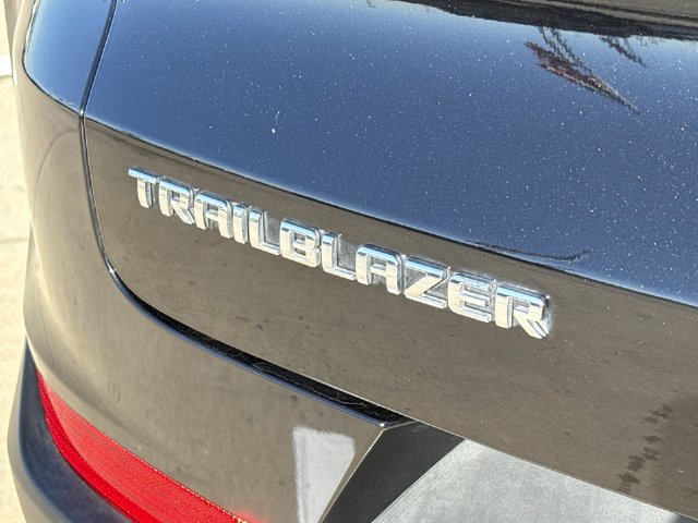 Used 2023 Chevrolet TrailBlazer LT FWD image 13