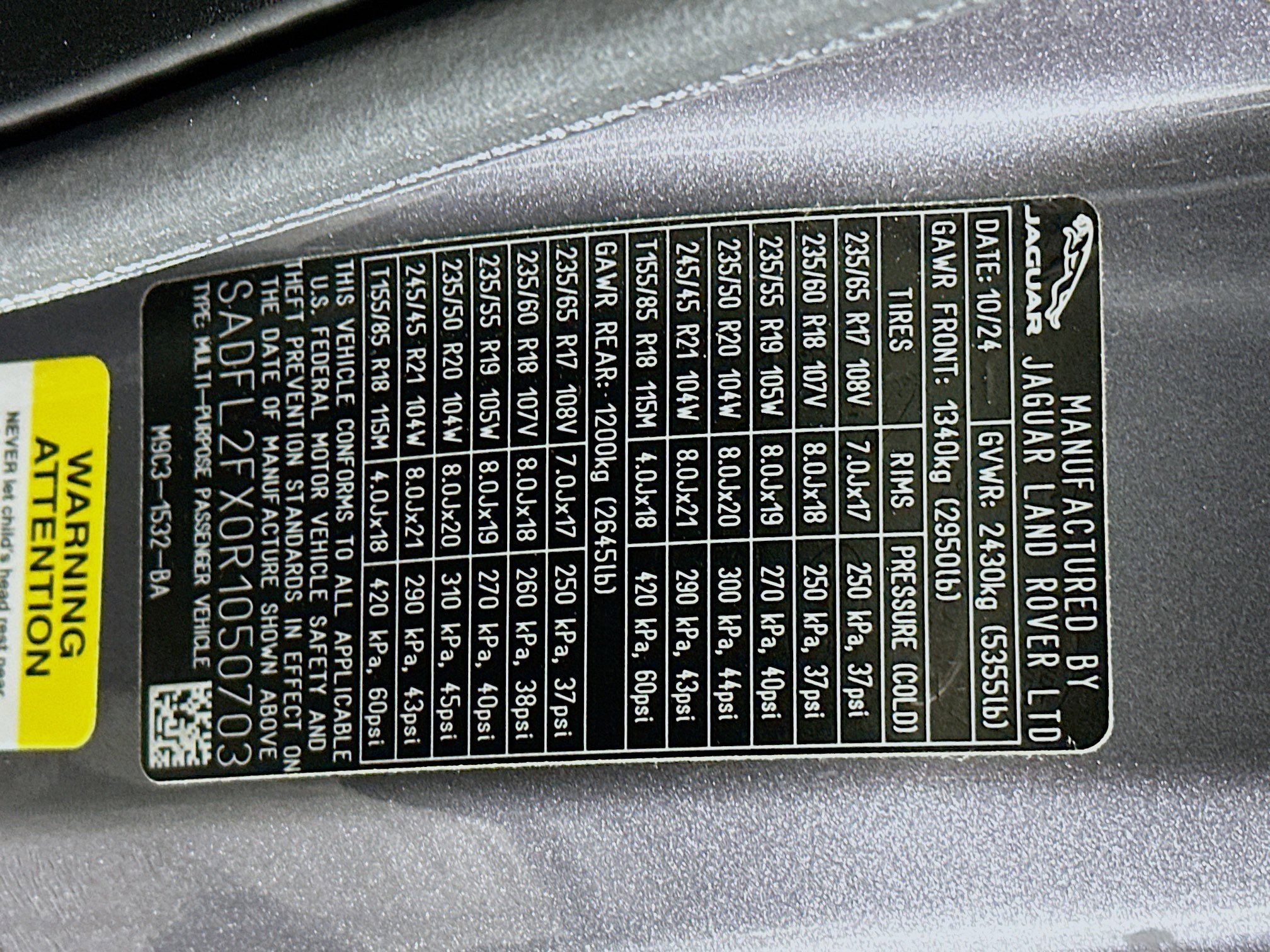 Used 2024 Jaguar E-PACE R-Dynamic SE image 12