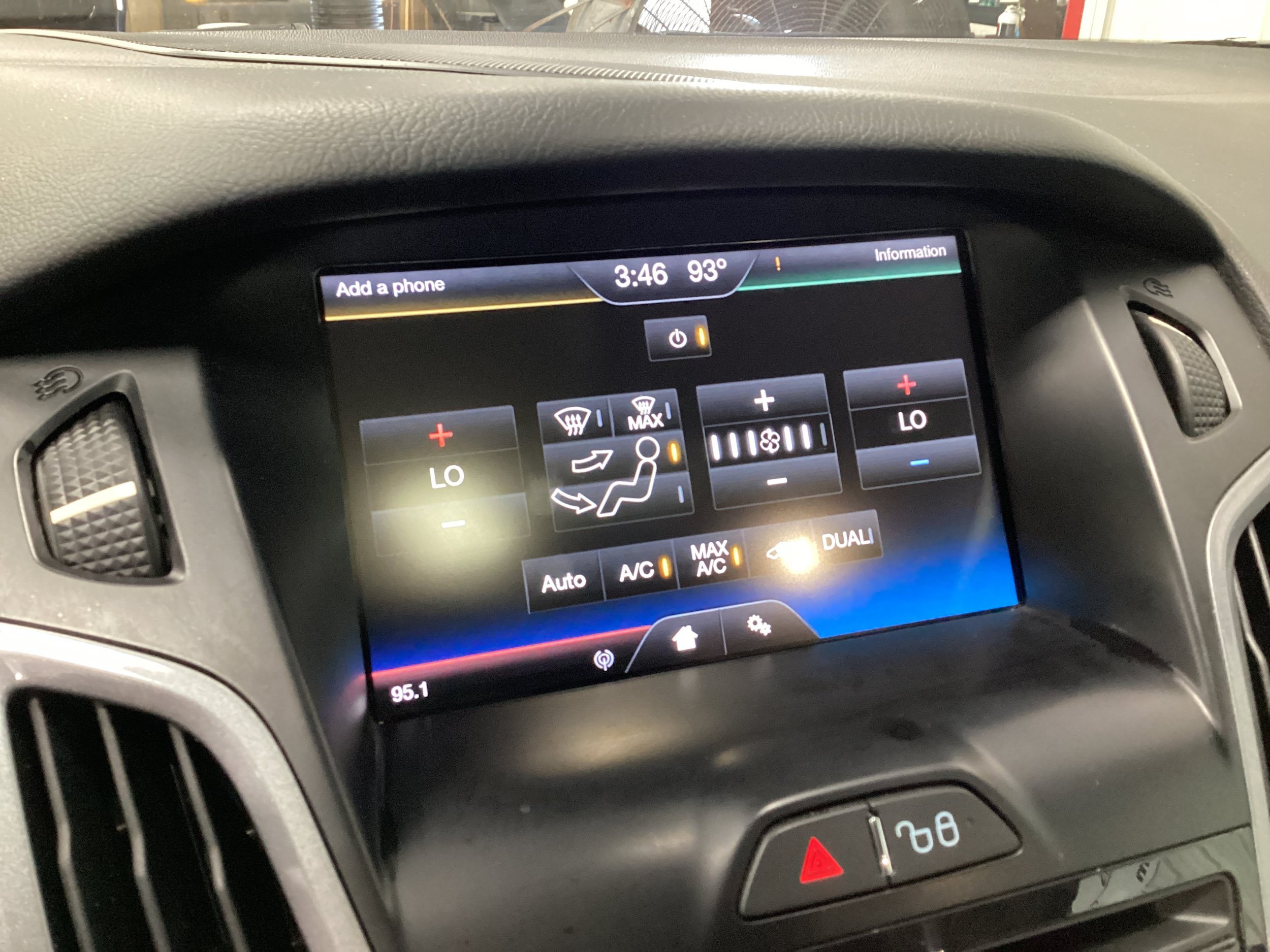 Used 2012 Ford Focus Titanium FWD image 23