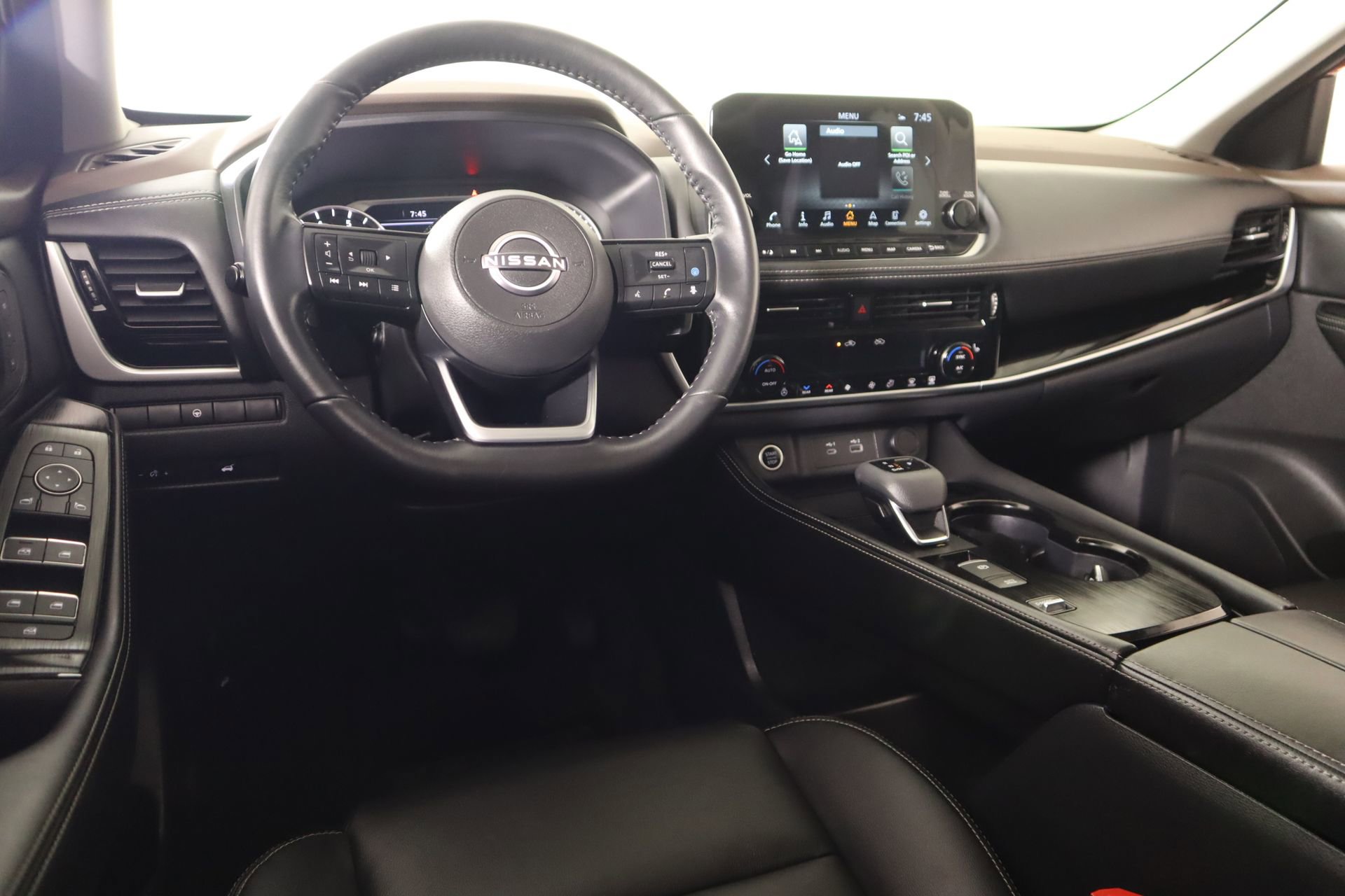 Used 2023 Nissan Rogue SL w/ SL Premium Package image 2