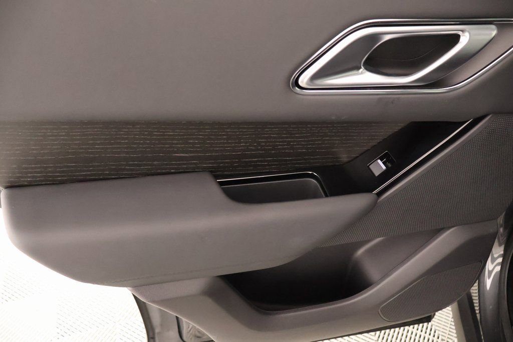 Used 2026 Land Rover Range Rover Velar Dynamic SE image 17
