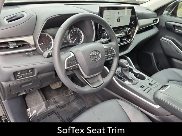 Certified 2025 Toyota Highlander XLE AWD/4WD image 12