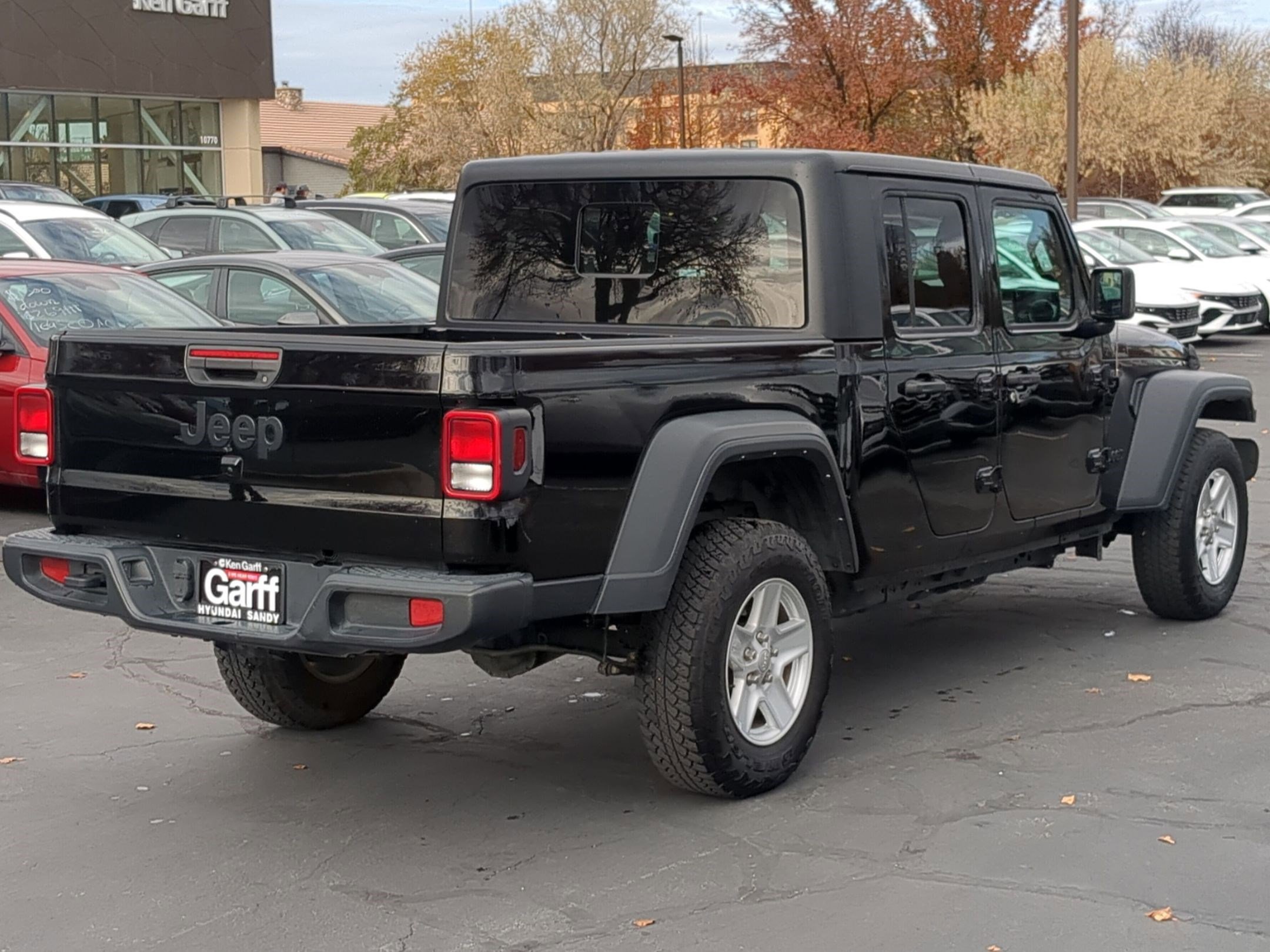 Used 2023 Jeep Gladiator Sport image 3