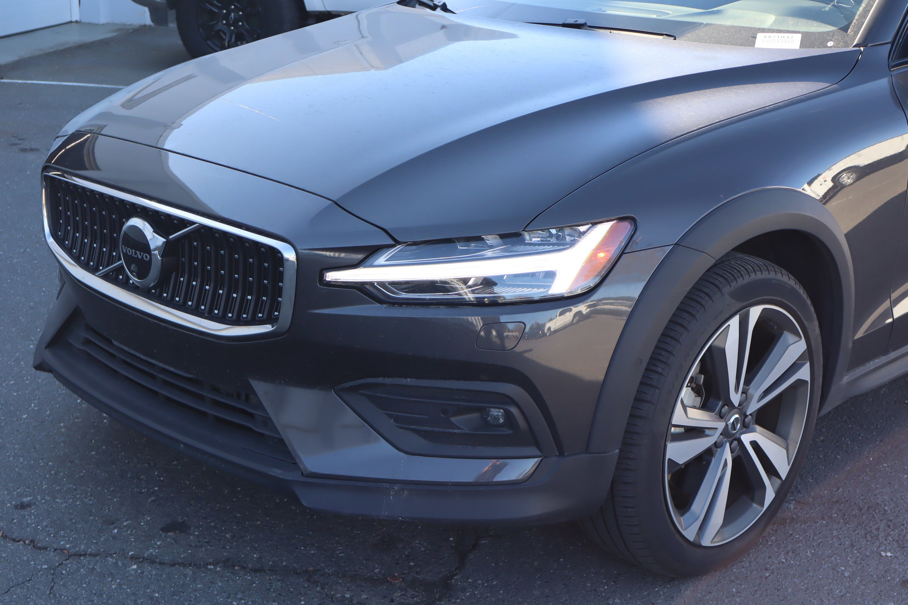 Used 2025 Volvo V60 B5 Cross Country Plus image 6