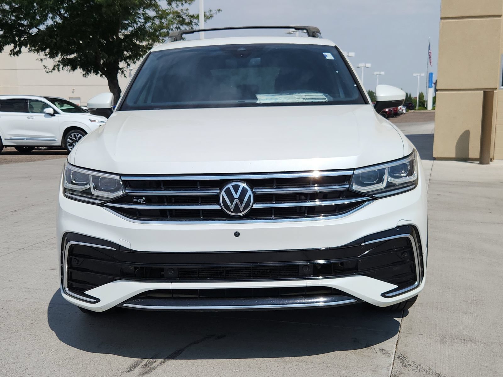 Used 2023 Volkswagen Tiguan SEL R-Line AWD/4WD image 8