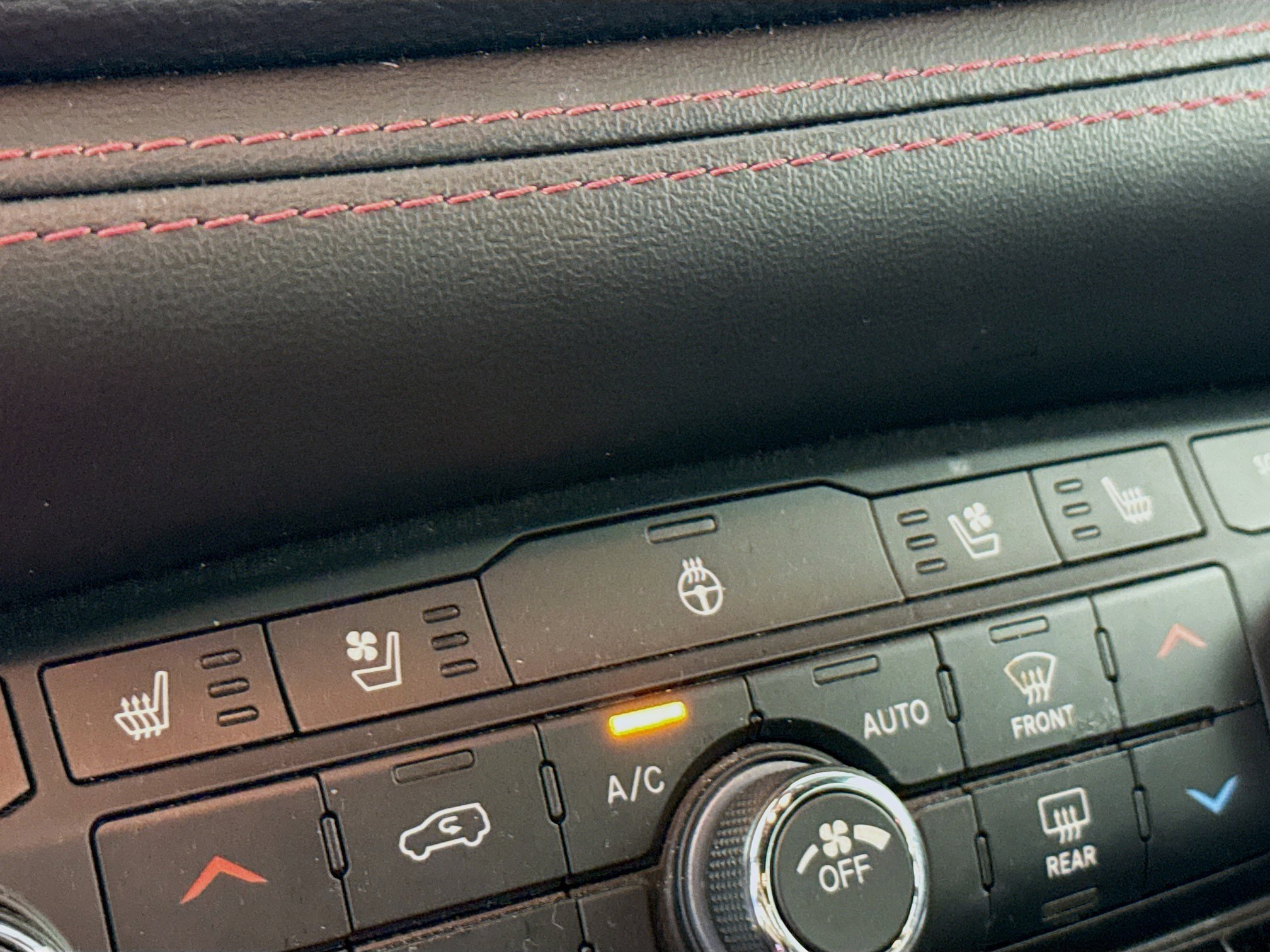 Used 2023 Dodge Durango GT image 24