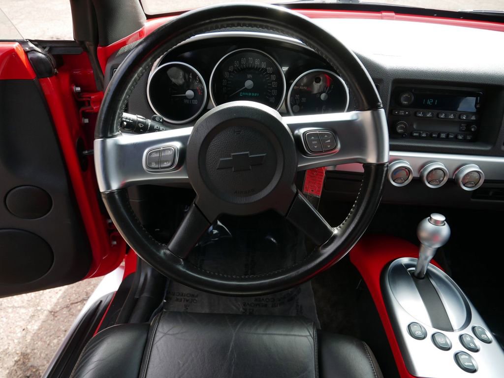 Used 2004 Chevrolet SSR RWD image 12