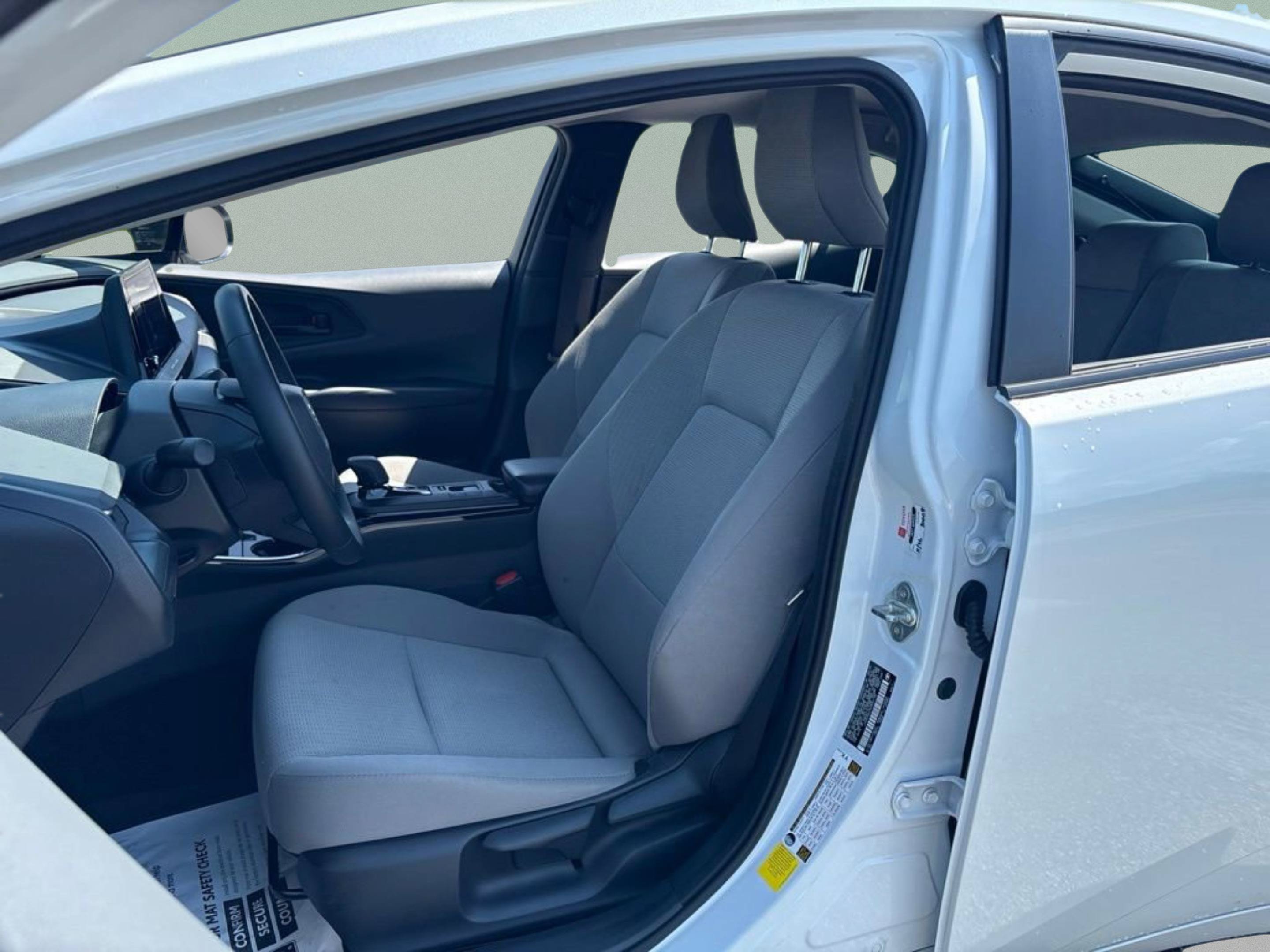 Used 2025 Toyota Prius LE FWD image 21