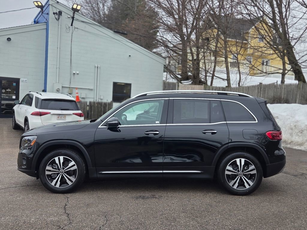 Used 2025 Mercedes-Benz GLB 250 4MATIC image 3