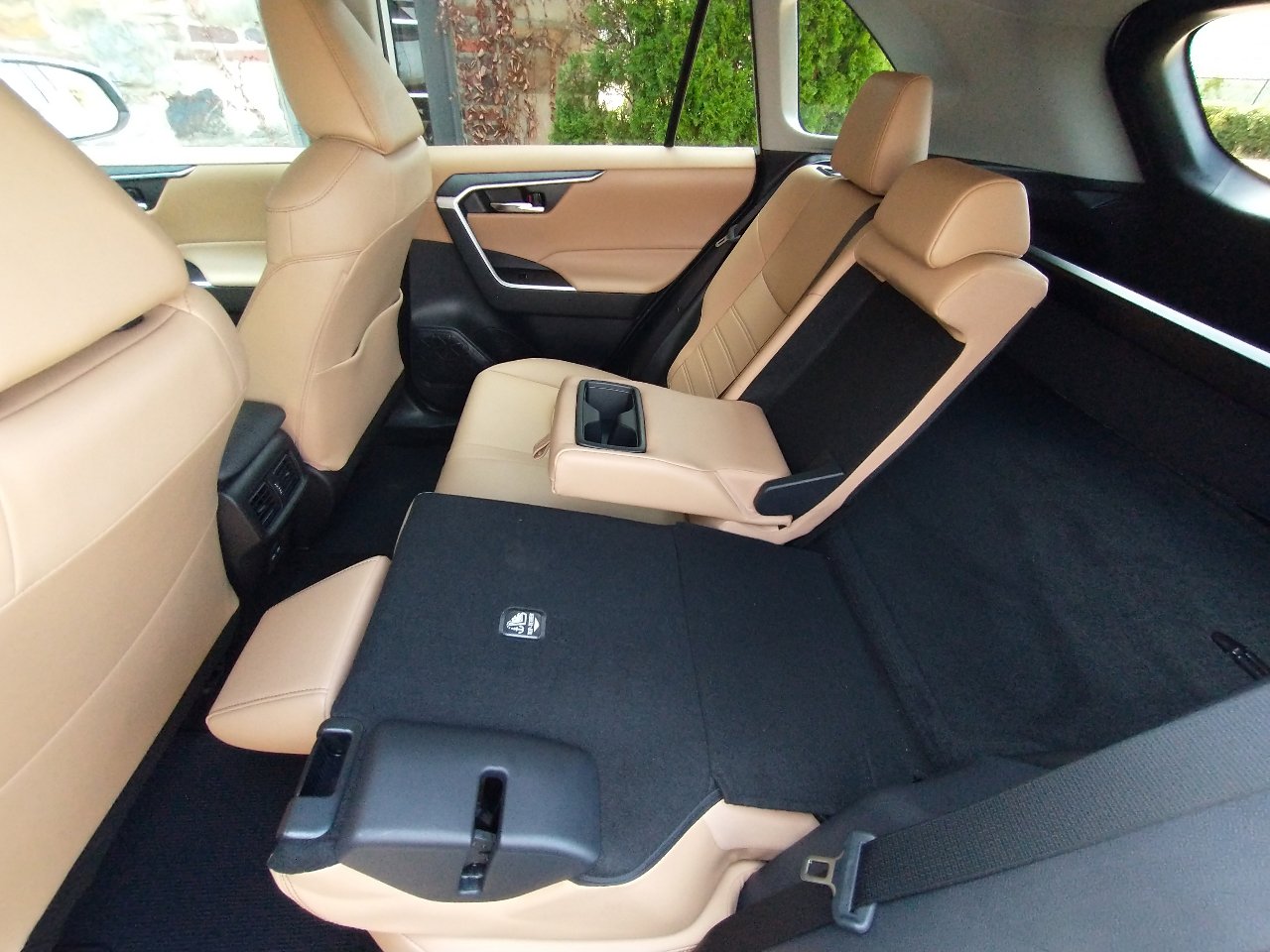 Used 2022 Toyota RAV4 XLE Premium image 52
