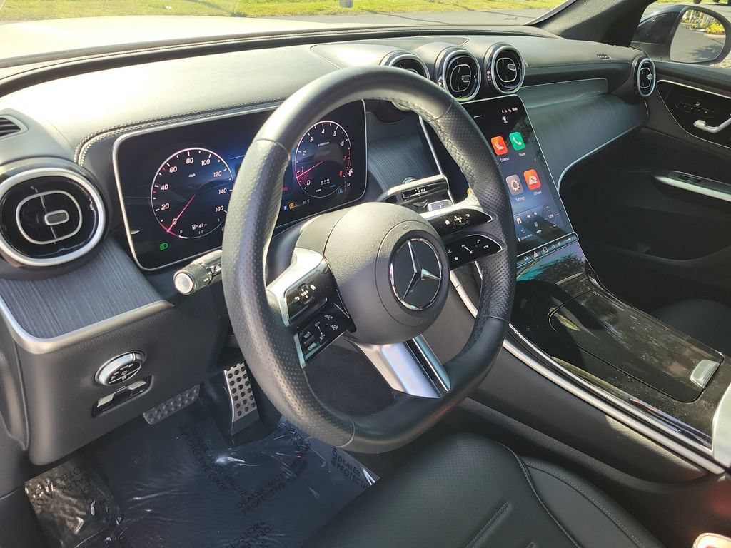 Used 2025 Mercedes-Benz GLC 300 4MATIC image 18