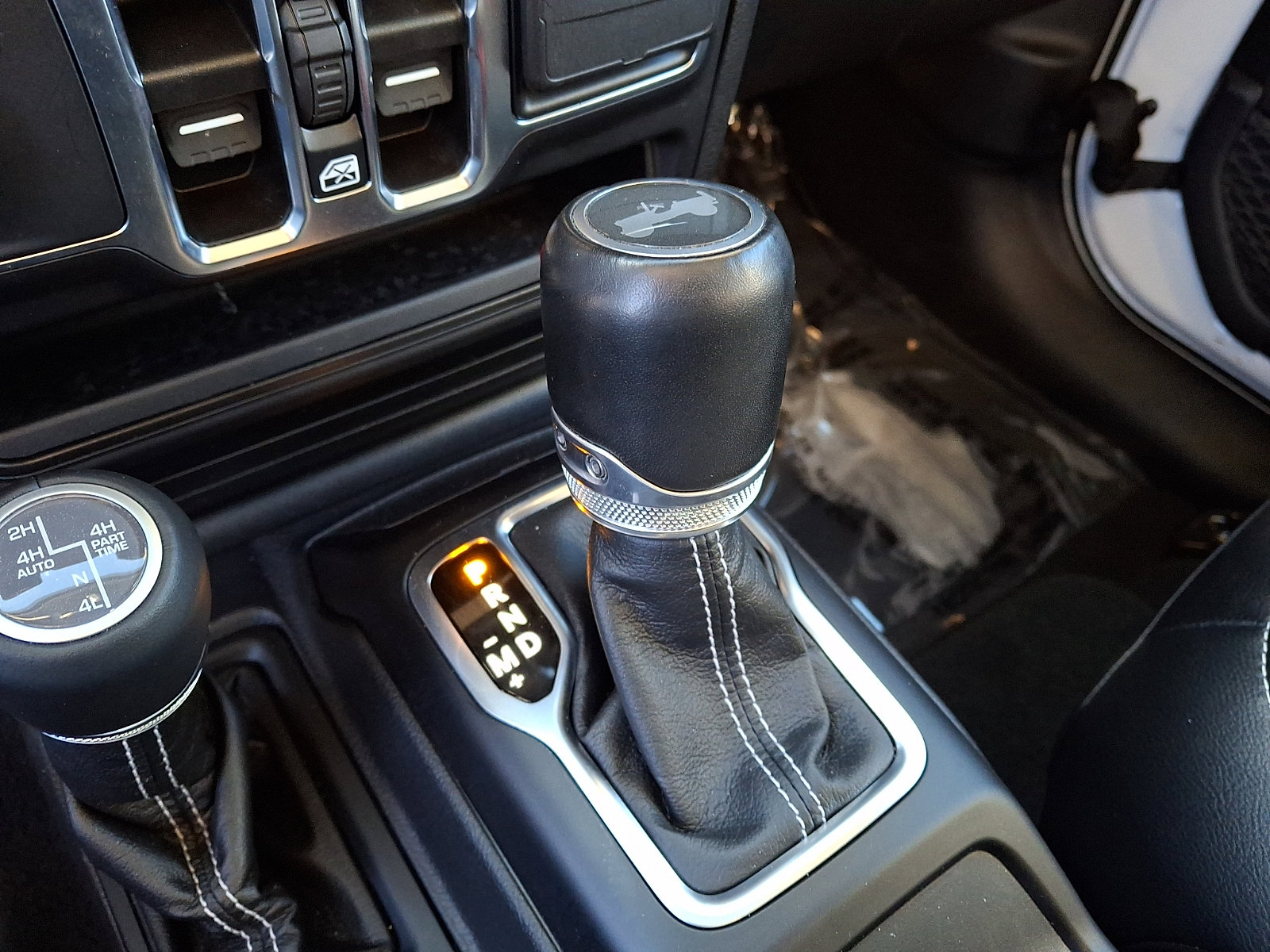 Used 2022 Jeep Wrangler Unlimited Sahara w/ Cold Weather Group image 17