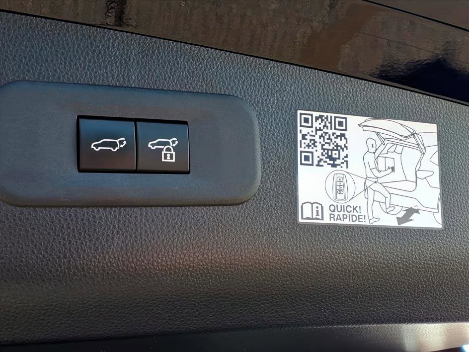 Used 2025 Toyota Crown Signia image 11