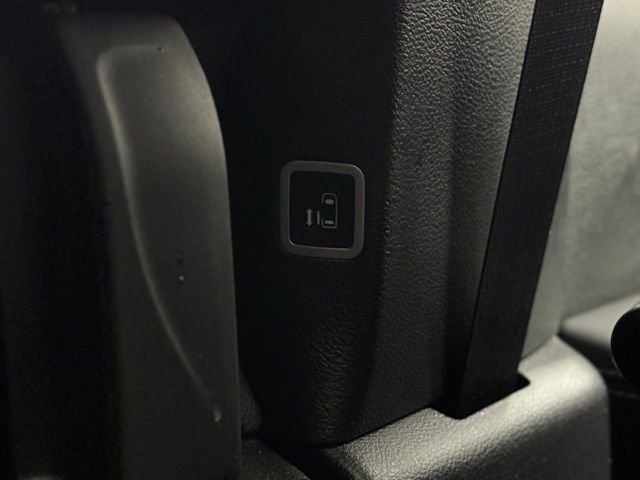 Certified 2025 Chrysler Pacifica Limited image 29