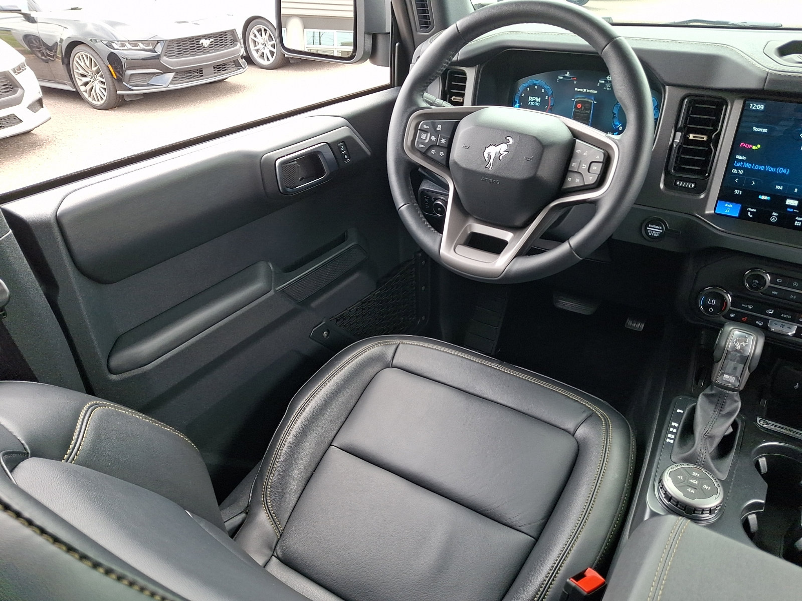 Certified 2025 Ford Bronco Badlands AWD/4WD image 14