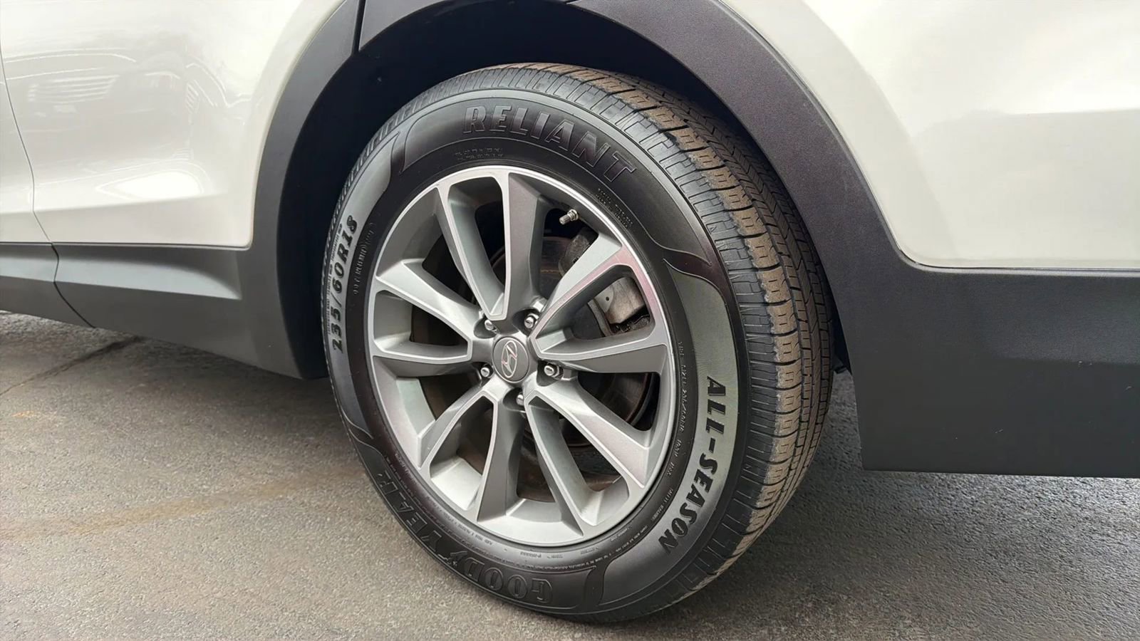 Used 2017 Hyundai Santa Fe SE image 6