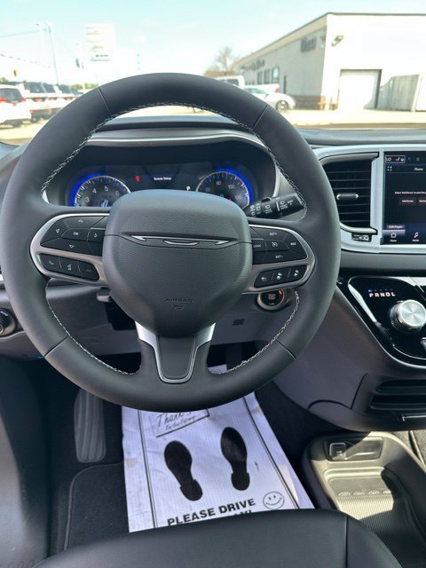New 2027 Chrysler Pacifica LX FWD image 24