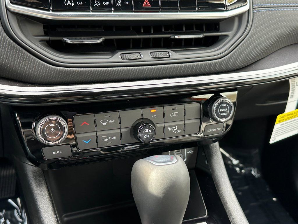 New 2026 Jeep Compass Latitude image 26