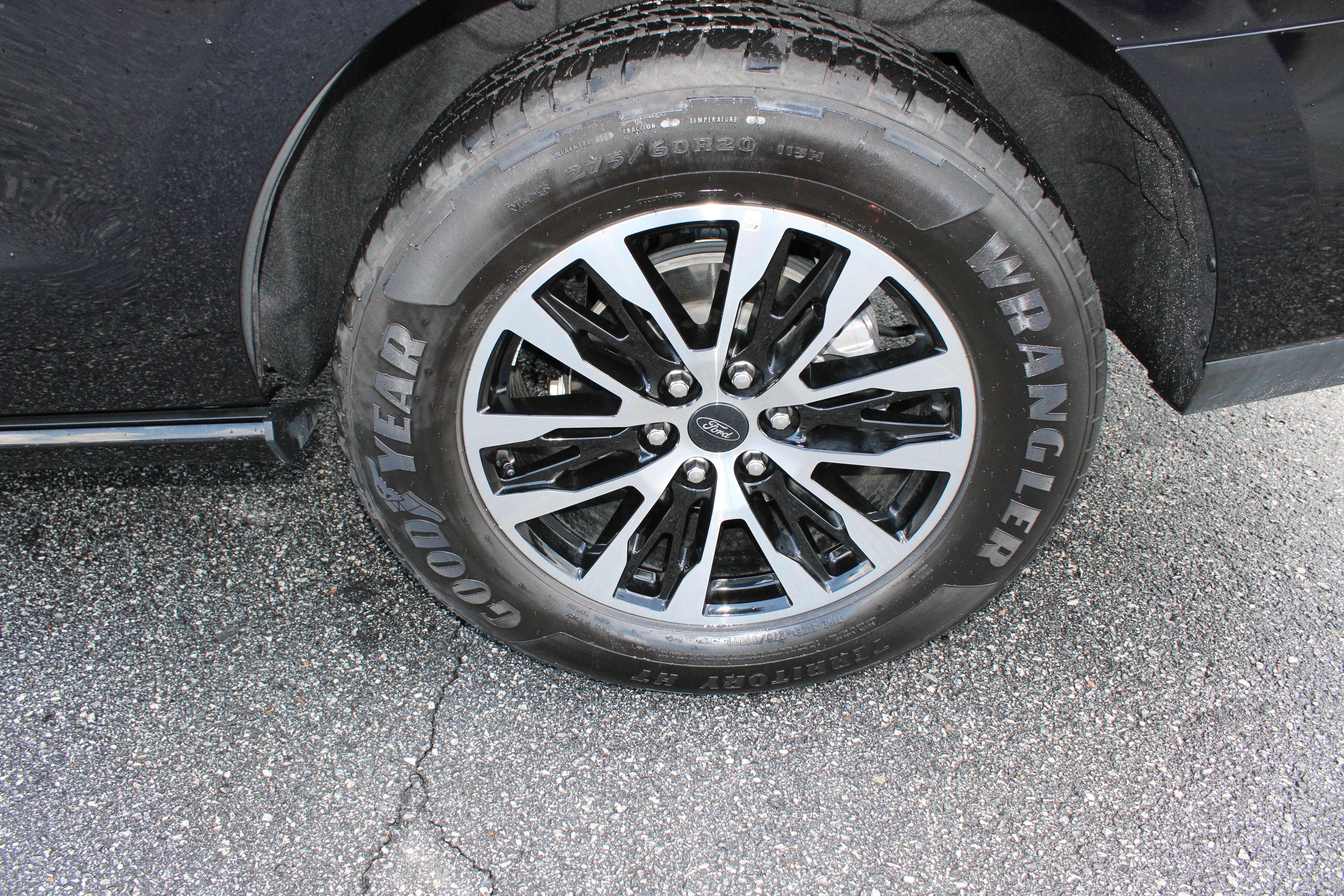Used 2025 Ford Expedition Platinum AWD/4WD image 13