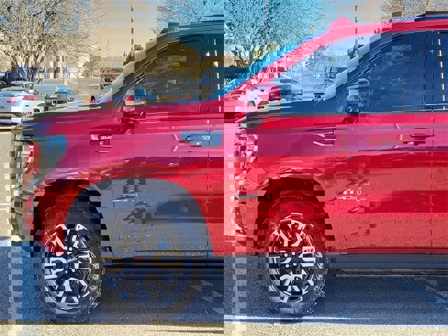 Used 2024 GMC Yukon XL AT4 image 8