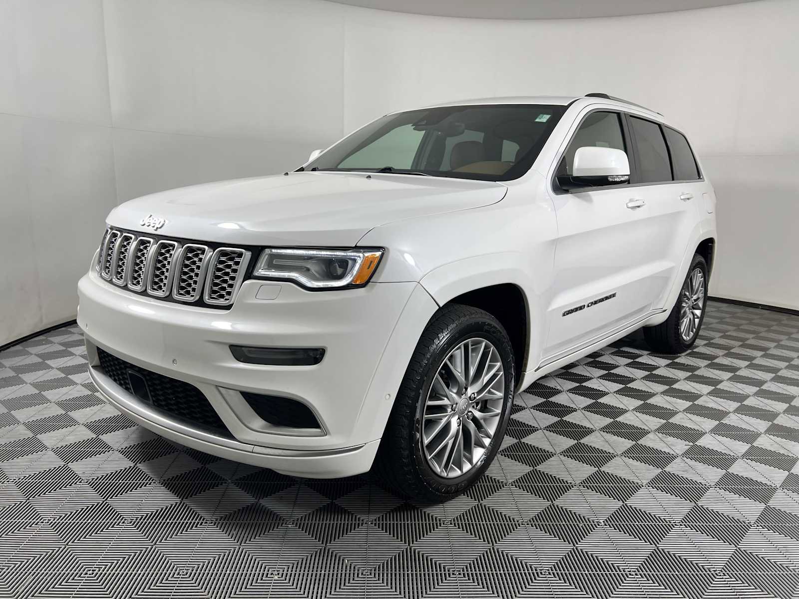 Used 2017 Jeep Grand Cherokee Summit w/ Platinum Series Group AWD/4WD image 14