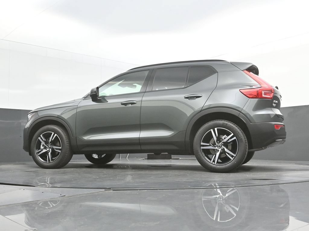 New 2026 Volvo XC40 B4 Core w/ Protection Package Premier FWD image 32